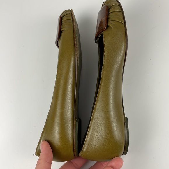 Salvatore Ferragamo | Olive Green Leather Wood Accent Ballet Flats 1970s 4.5 - Picture 9 of 12